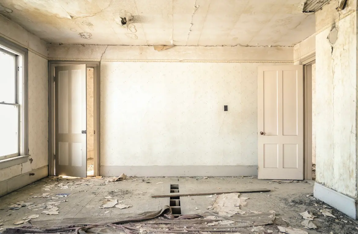 Waste disposal crew managing a cleanout project in Galena